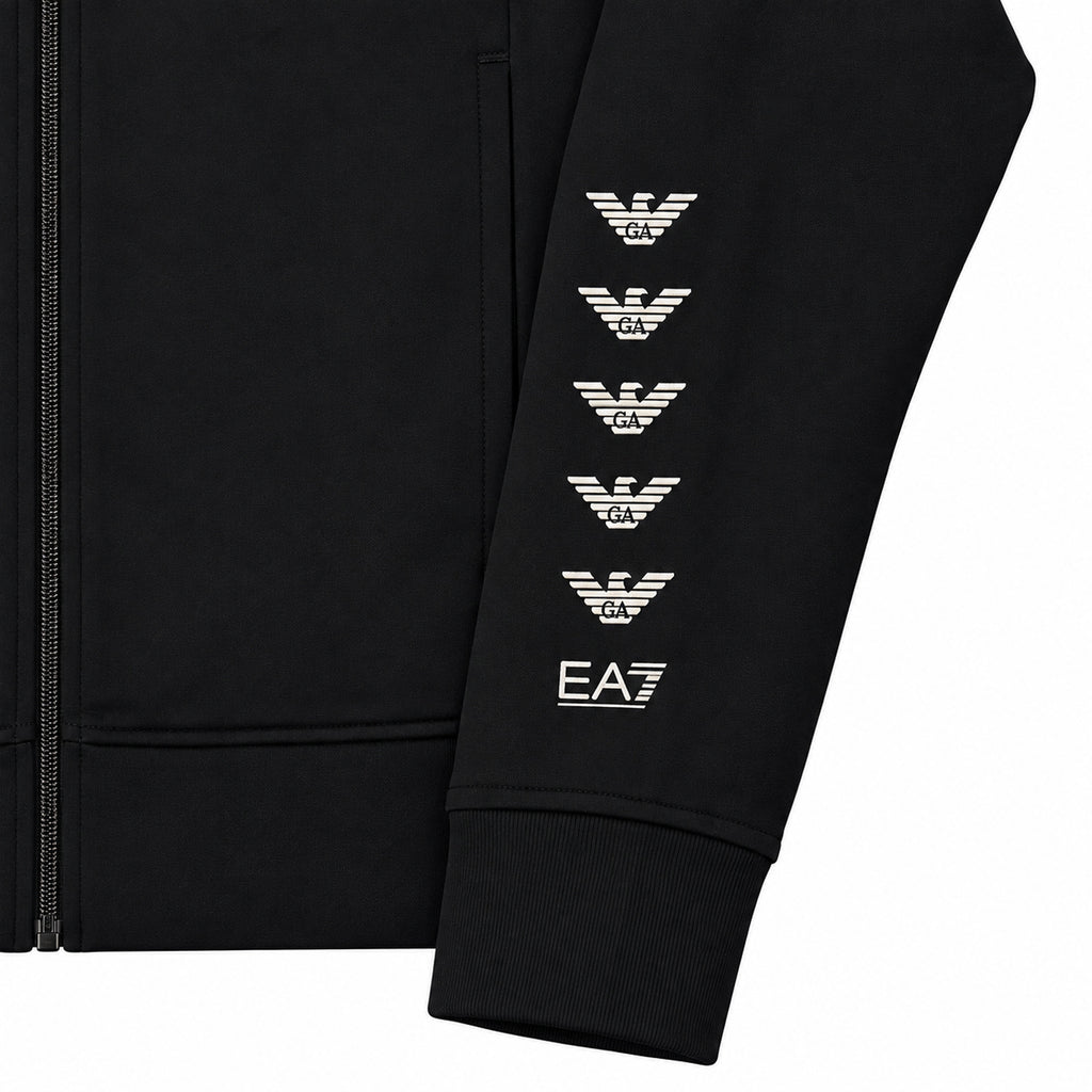 Conjunto EA7 negro con águilas en las mangas — detalle: águilas de las mangas