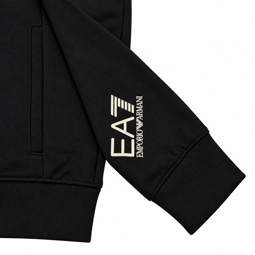 Conjunto EA7 negro con logo en la manga — detalle: logo de la manga