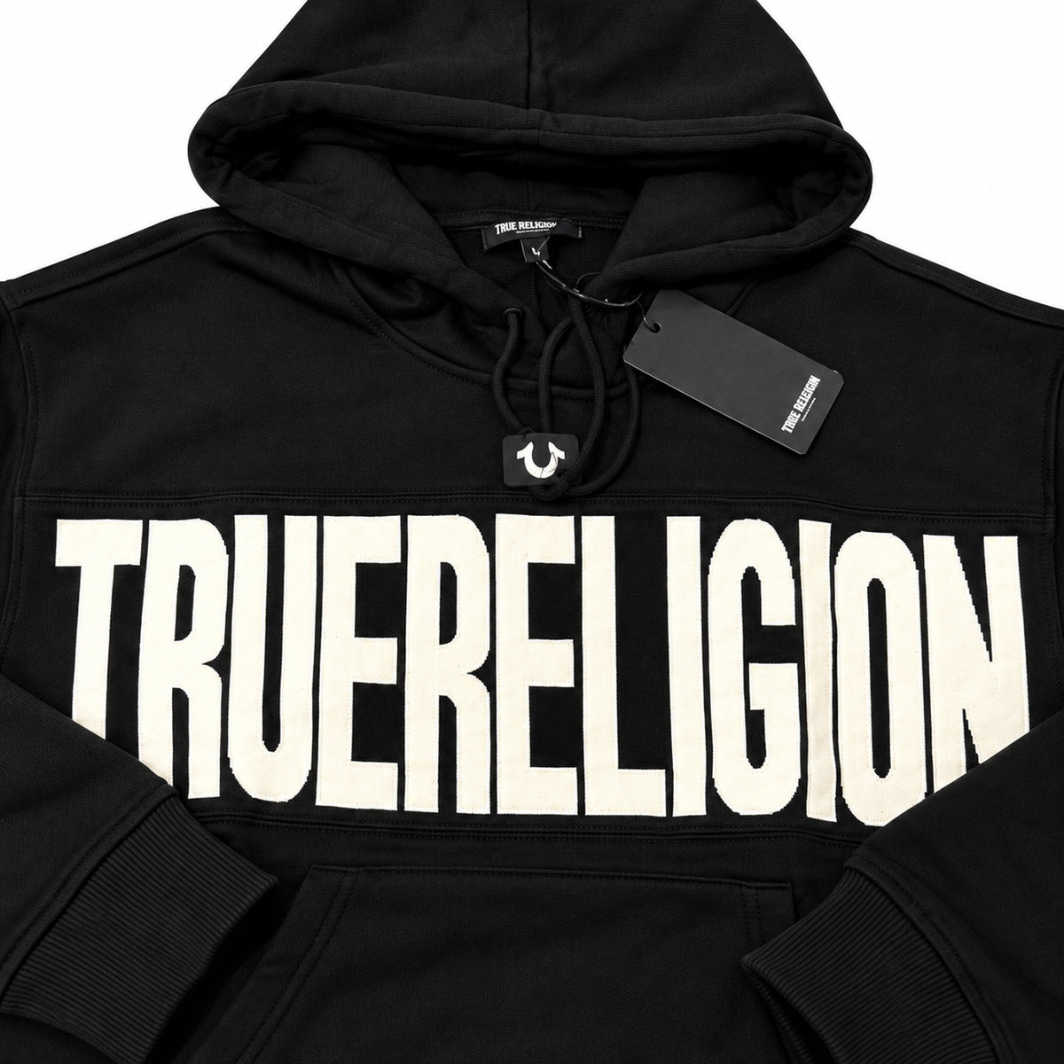 Conjunto True Religion negro con letras blancas — detalle: capucha y puños