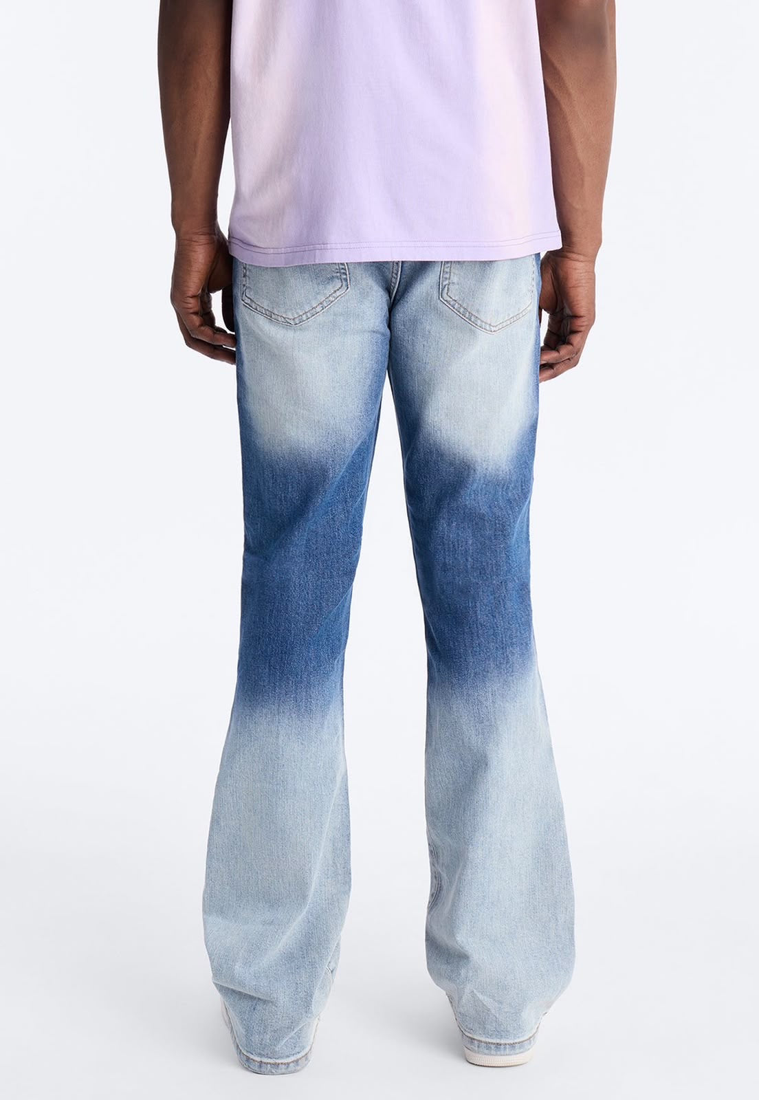 Jeans Fashion Nova azul claro destroyed de pierna ancha, vista trasera