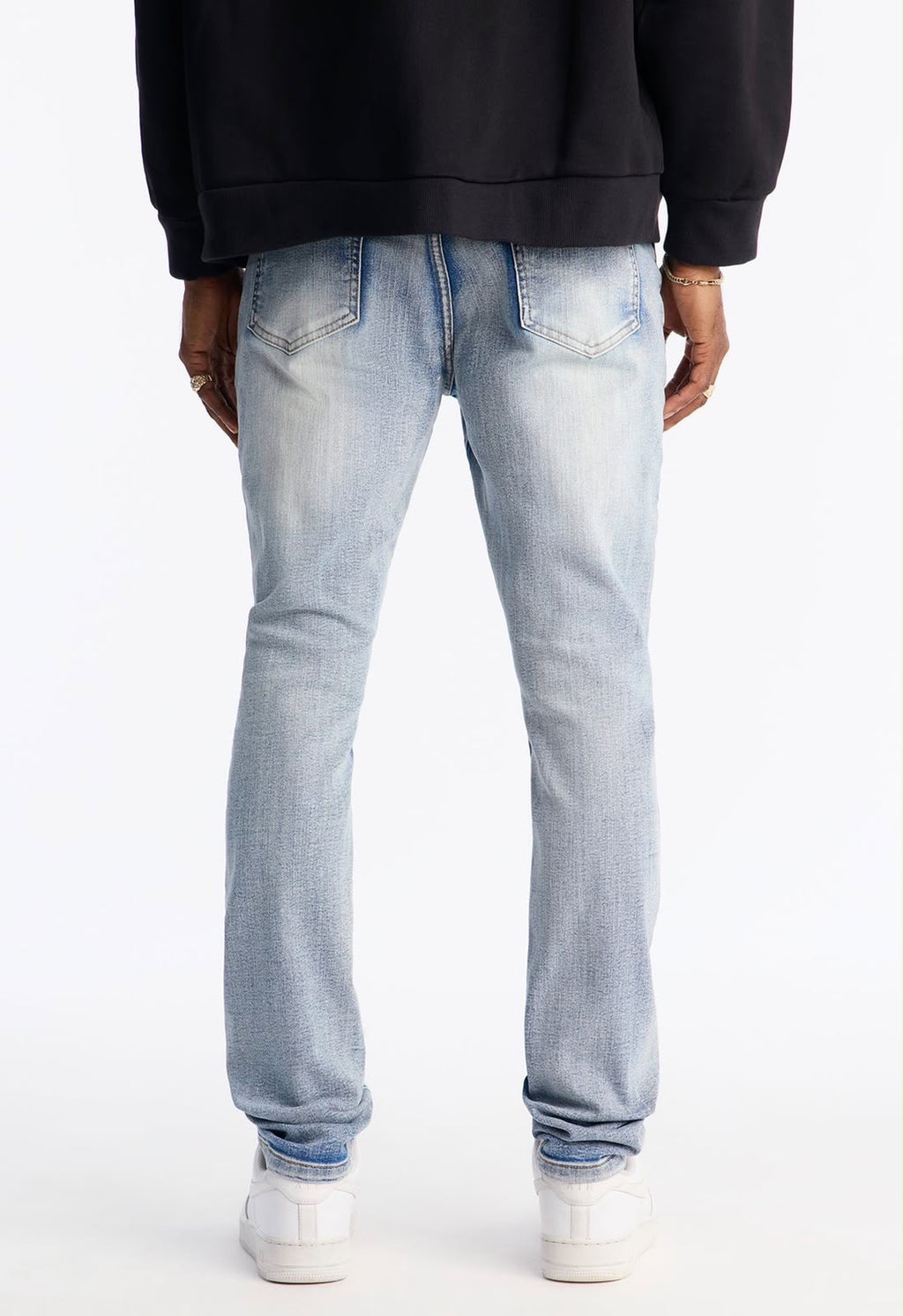 Jeans Fashion Nova azul claro con parches para hombre, vista trasera