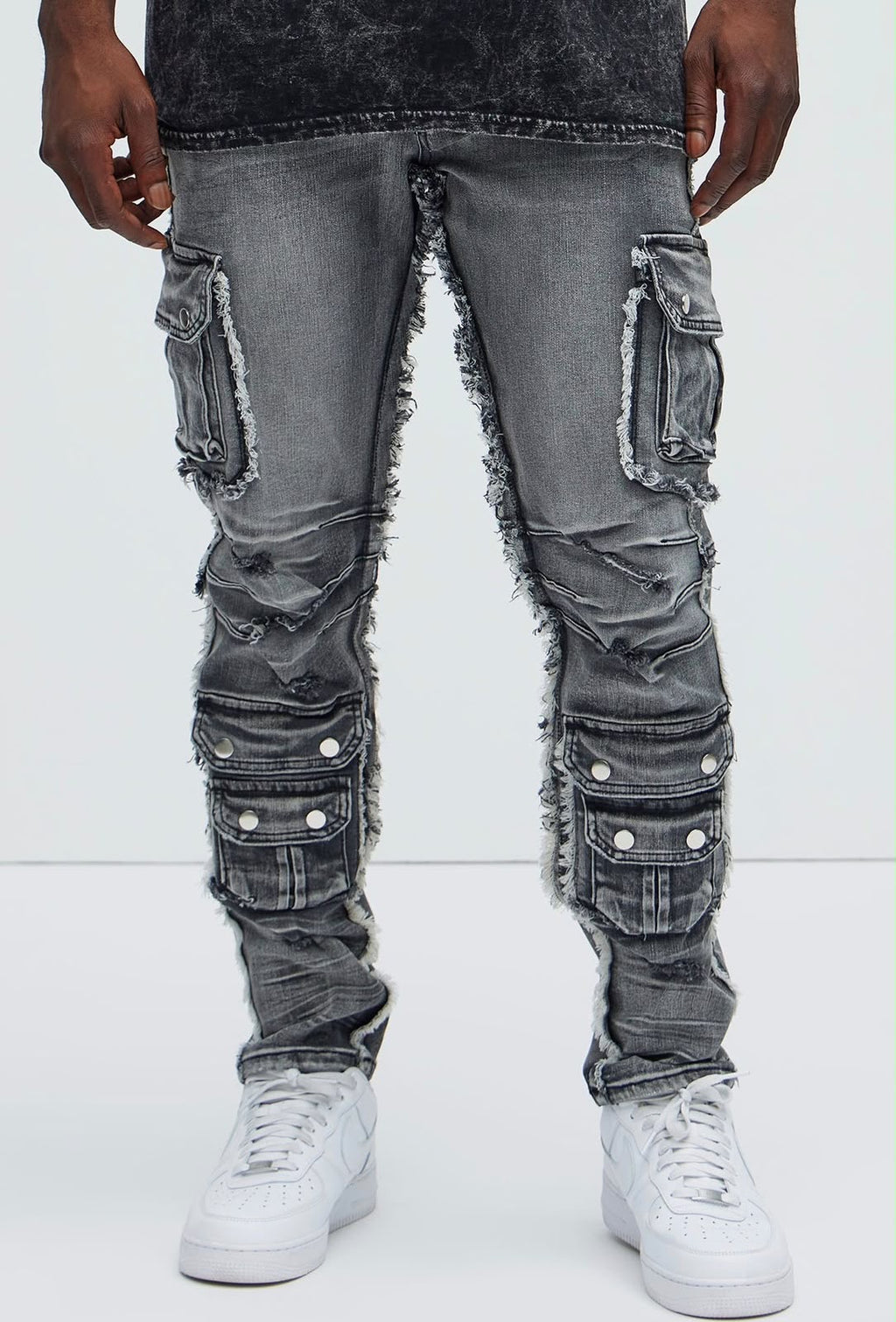 Jeans Fashion Nova gris cargo multipocket patchwork, vista frontal