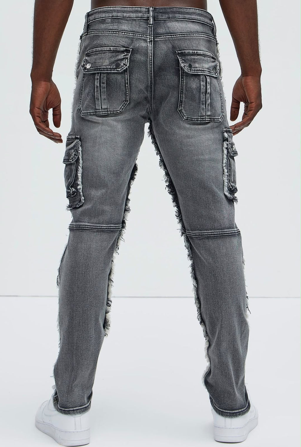 Jeans Fashion Nova gris cargo multipocket patchwork, vista trasera