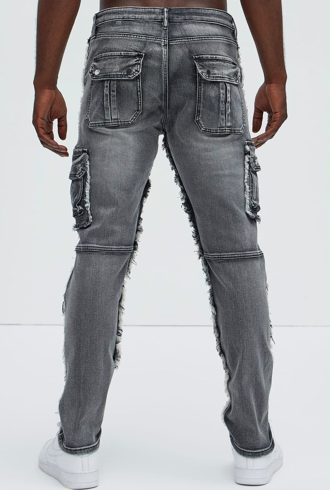 Jeans Fashion Nova gris cargo multipocket patchwork, vista trasera