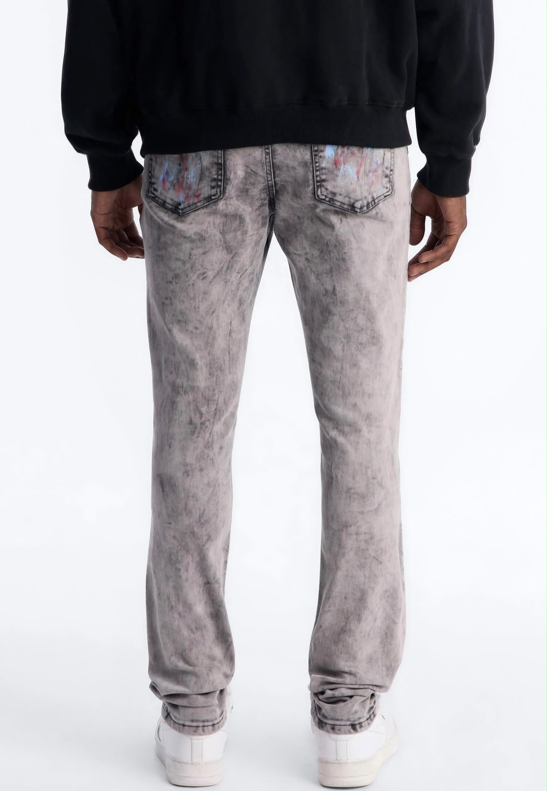 Jeans Fashion Nova gris acid wash con pintura, vista trasera