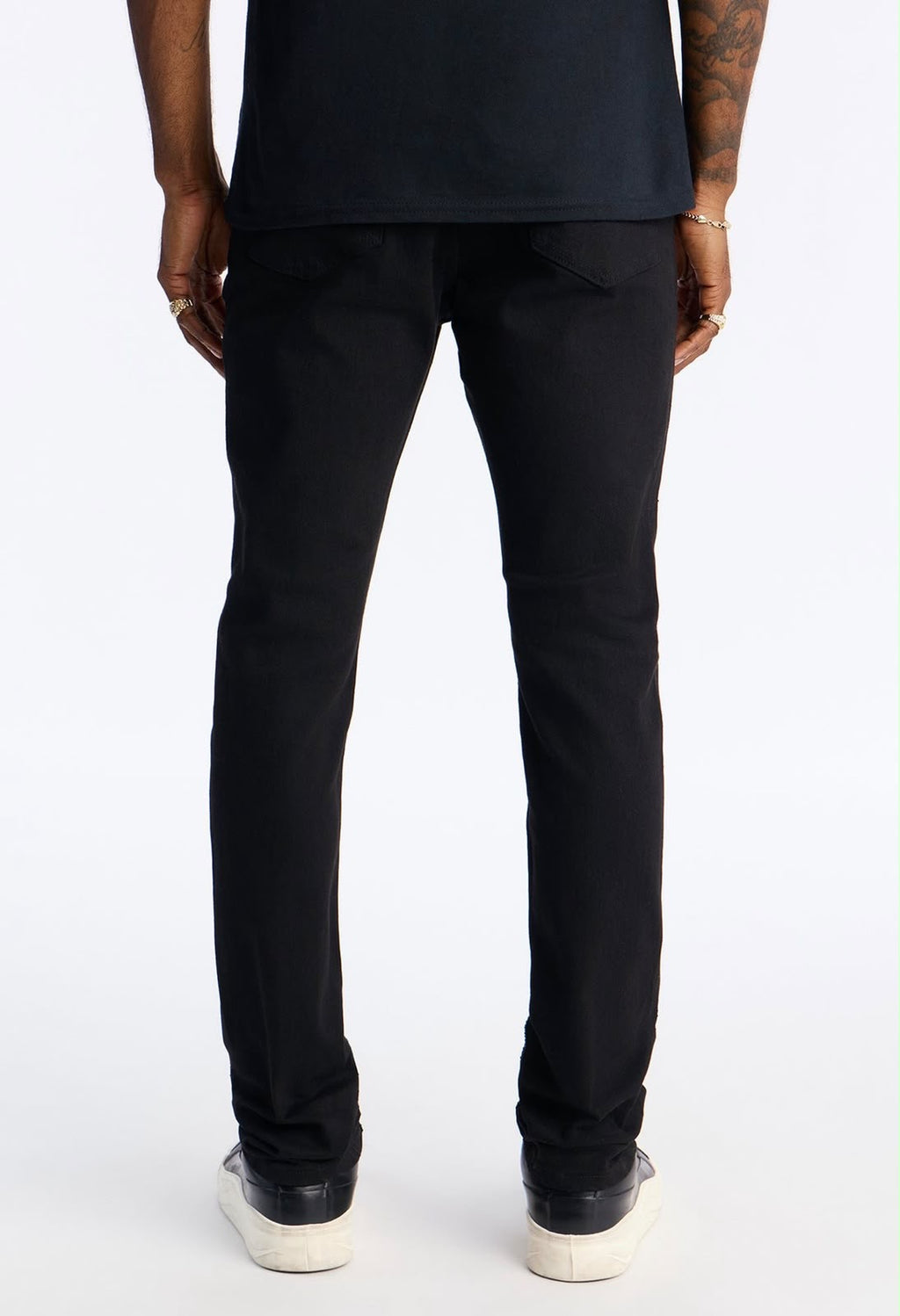 Jeans Fashion Nova negro con detalles brillantes, vista frontal