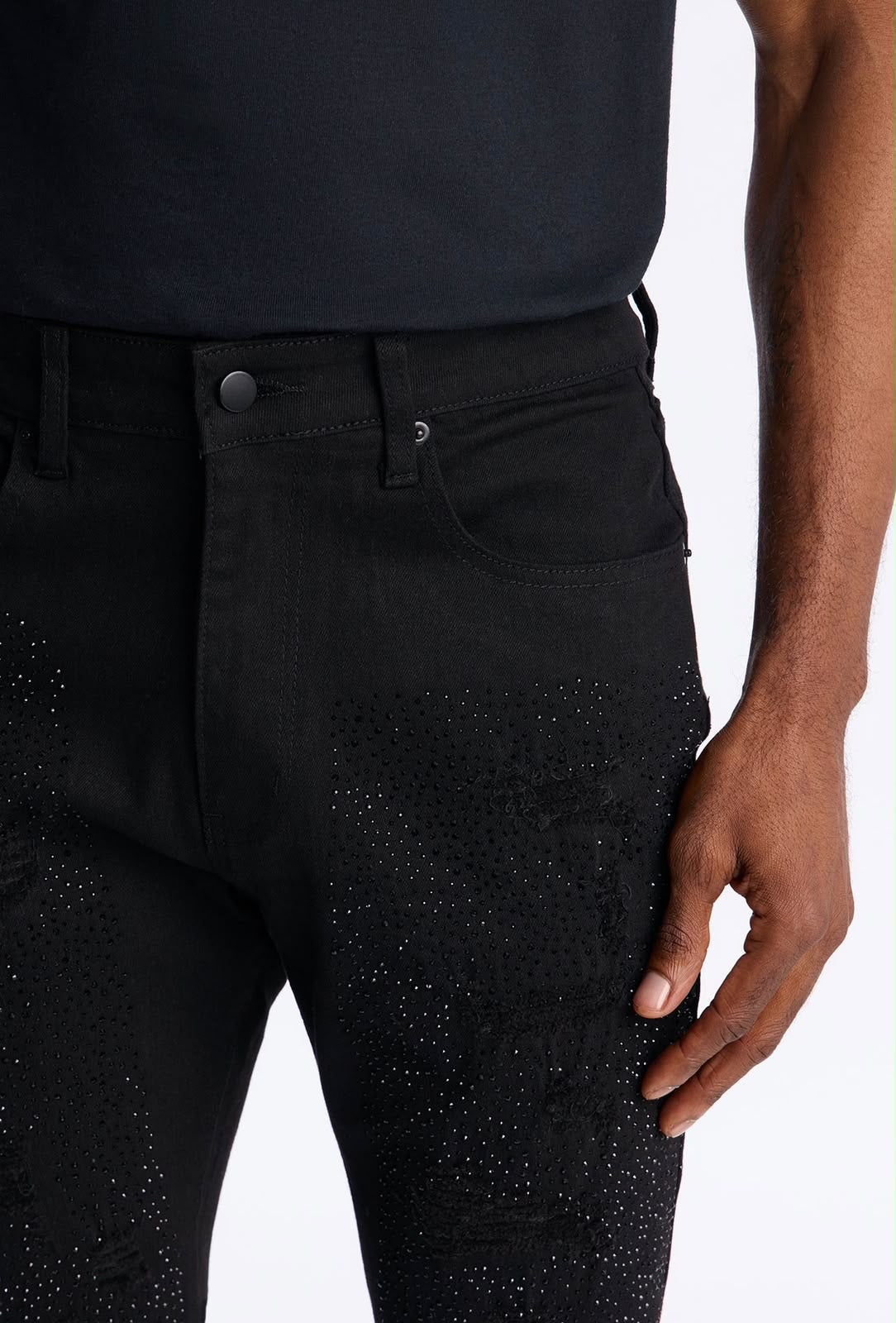 Jeans Fashion Nova negro con detalles brillantes, vista trasera
