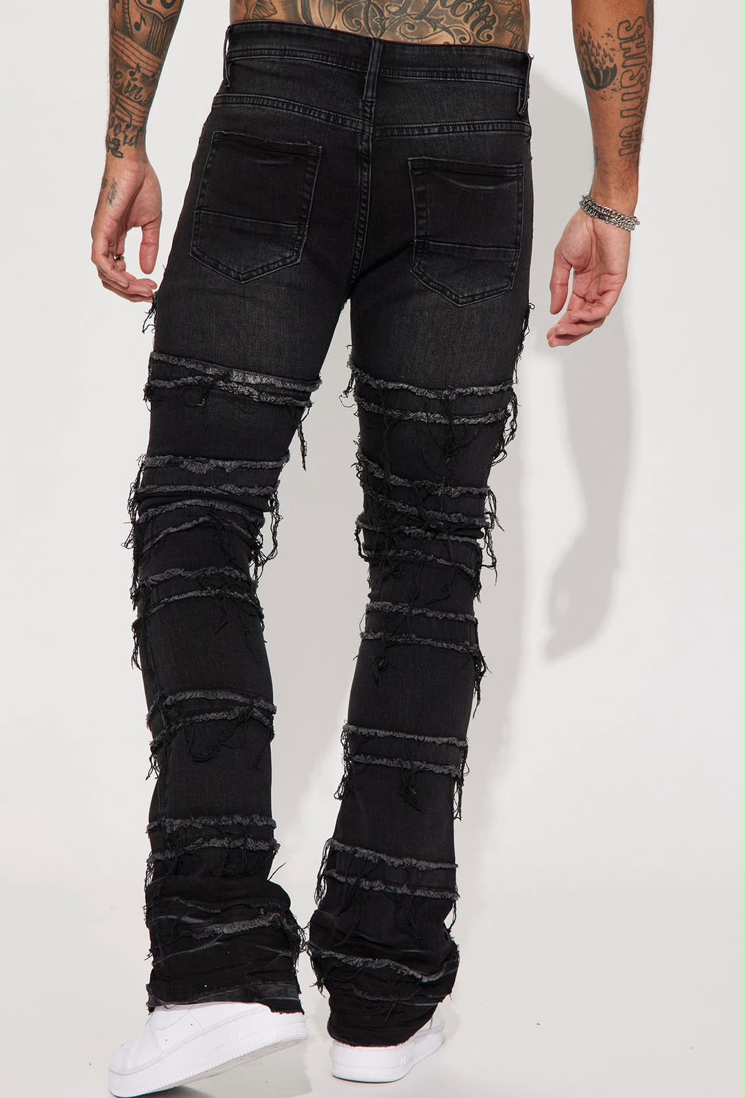 Jeans Fashion Nova negro con costuras destroyed, vista trasera