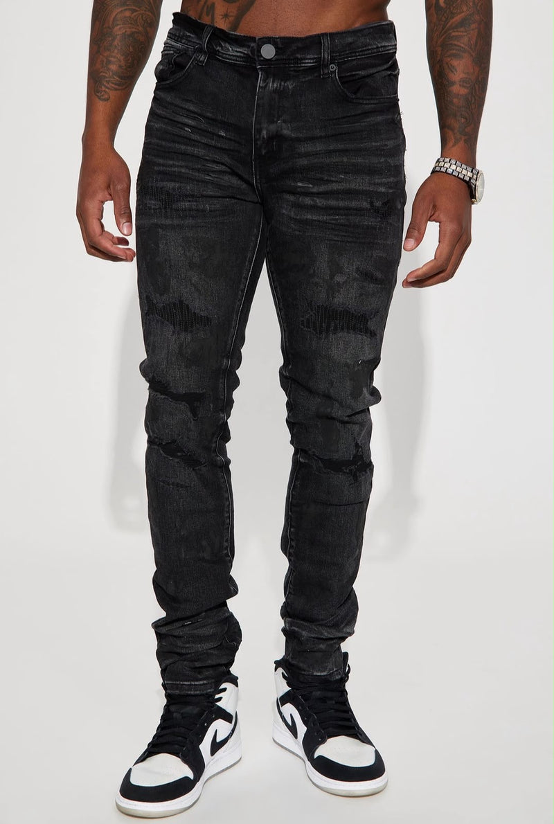 Jeans Fashion Nova negro efecto desgastado para hombre, vista frontal