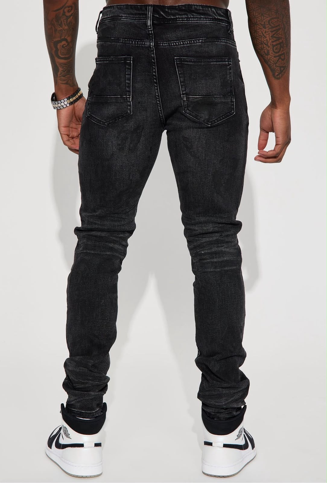 Jeans Fashion Nova negro efecto desgastado para hombre, vista trasera