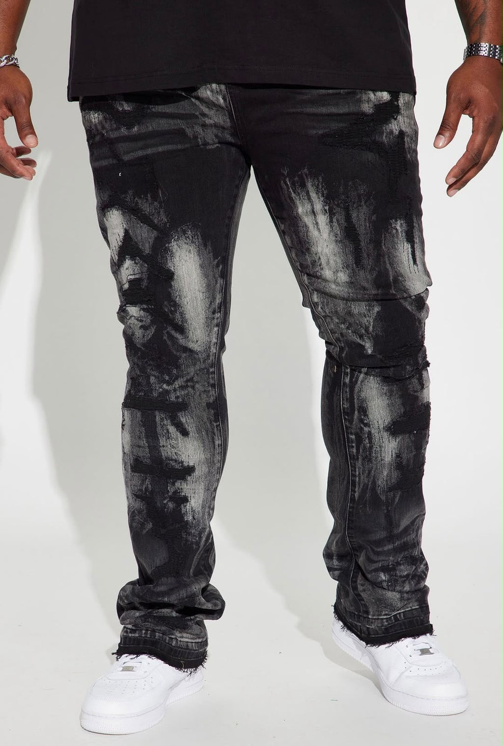 Jeans Fashion Nova negro efecto lavado para hombre, vista en ángulo