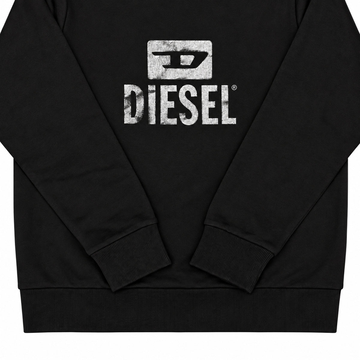 Polerón Diesel negro con logo gris en el pecho — detalle: puños