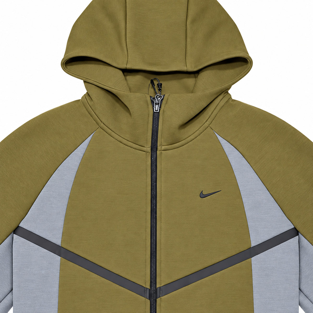 Polerón Nike Tech oliva y gris con cierre — detalle: logo del pecho