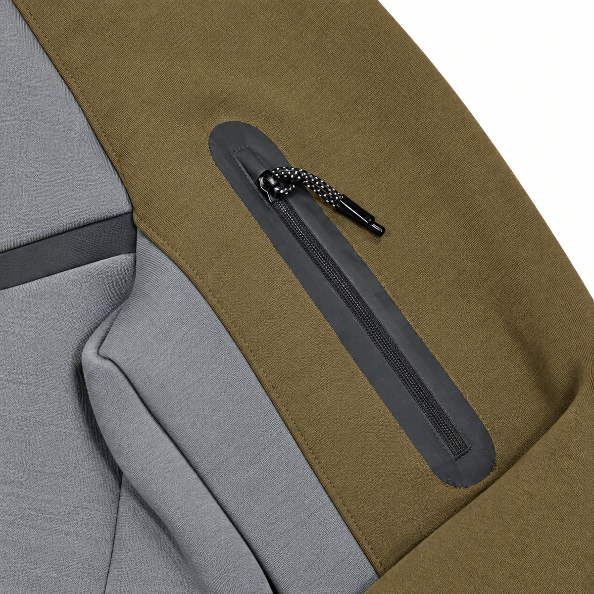 Polerón Nike Tech oliva y gris con cierre — detalle del cierre del bolsillo en la manga
