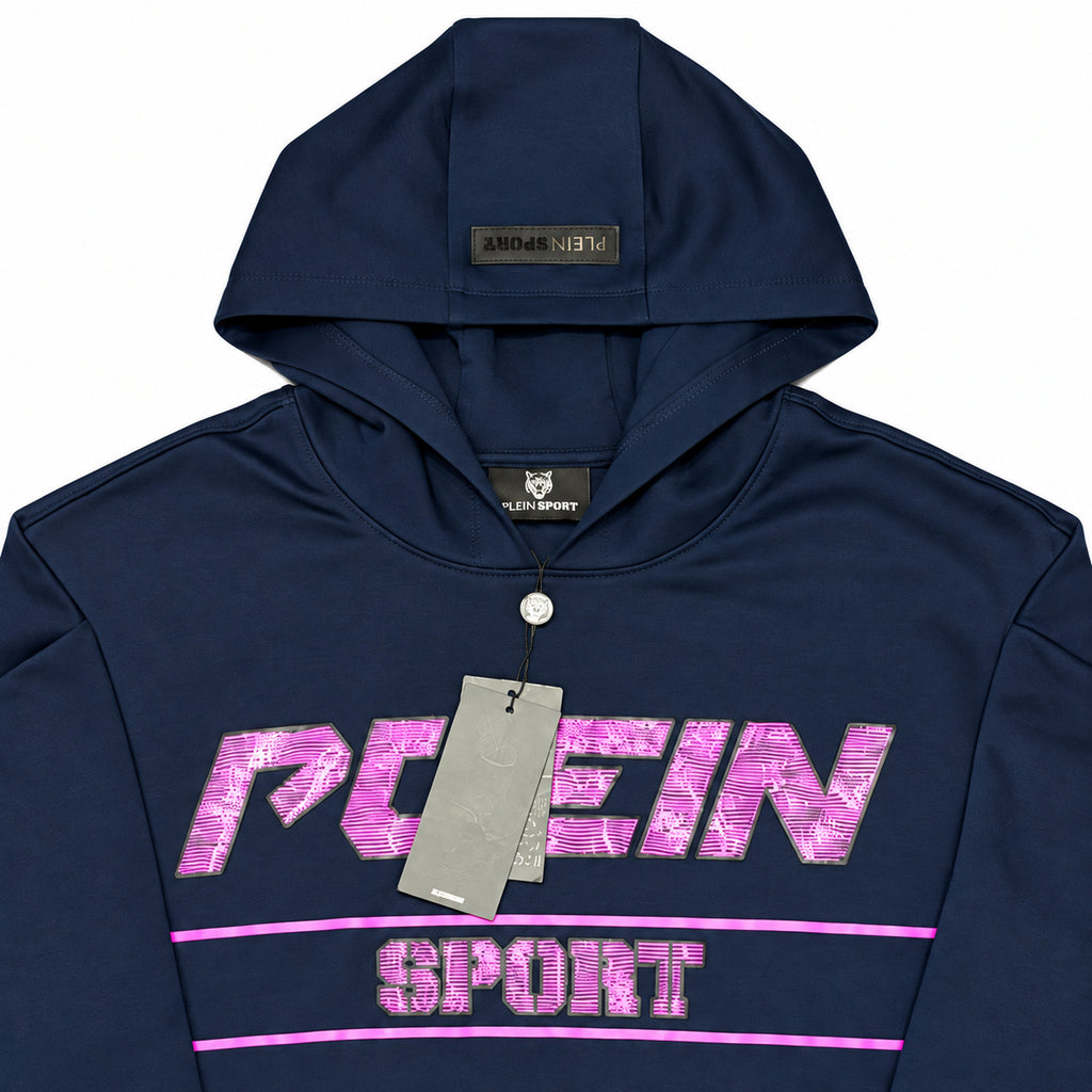 Polerón Plein Sport azul marino con letras rosadas — detalle: capucha