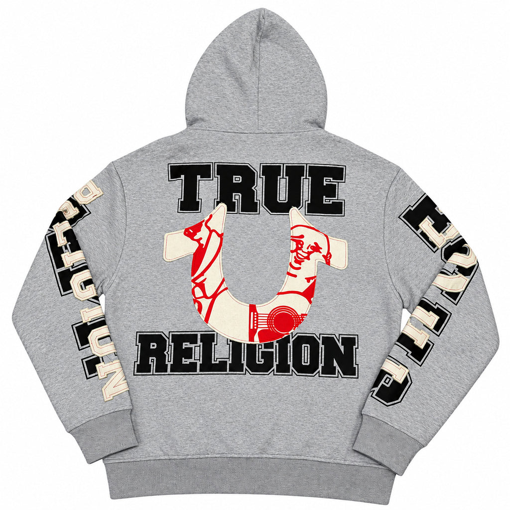Polerón True Religion gris con letras en mangas — detalle: diseño rojo de la espalda